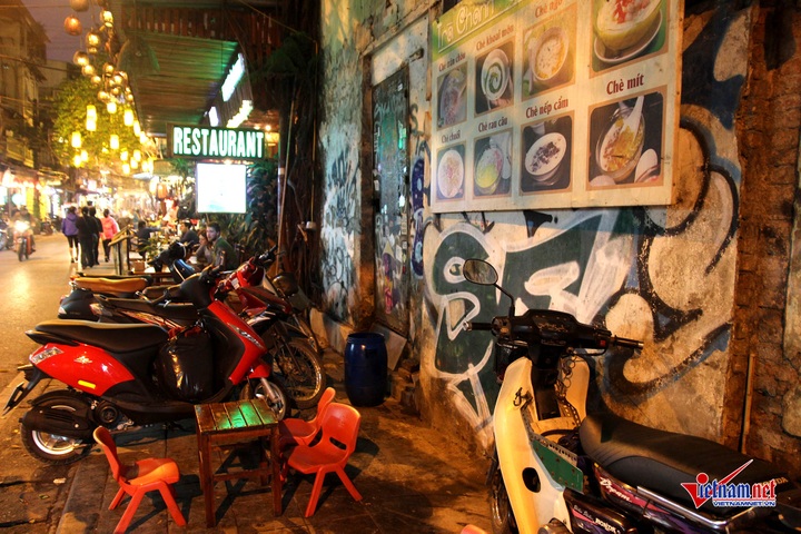 Hanoi Old Quarter suffers graffiti tag rash - 13