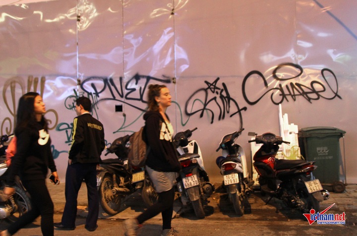 Hanoi Old Quarter suffers graffiti tag rash - 11