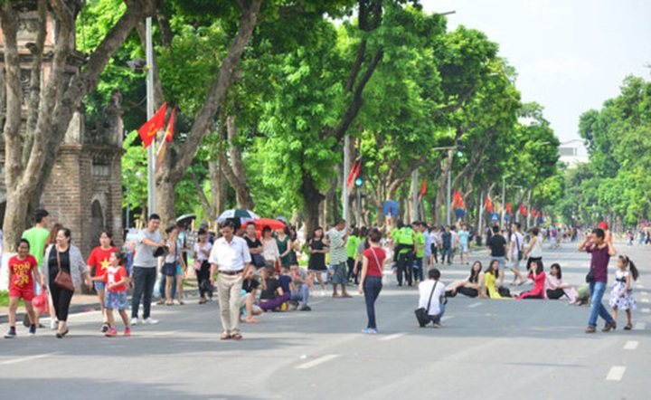 Hanoi streets pedestrianised for New Year 2018 holiday - 1