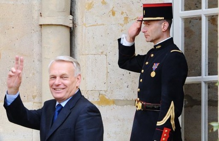 New French government to take a pay cut - 1