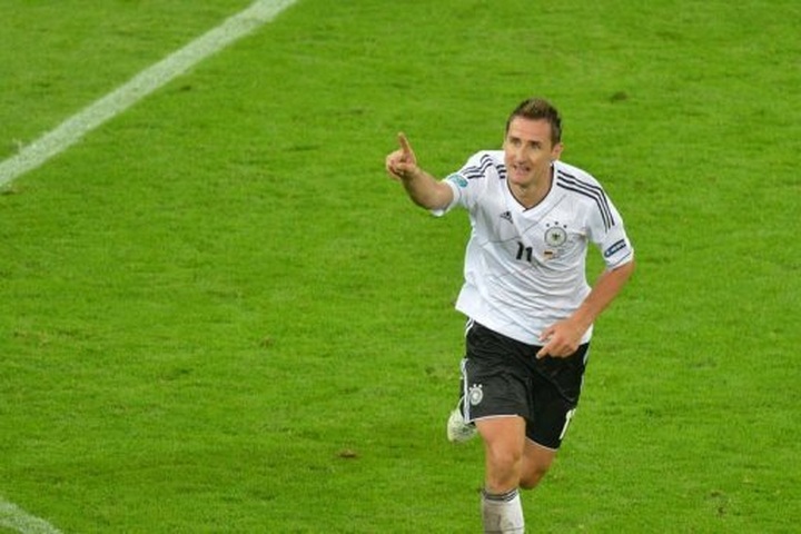 Four-star Germans blast Greeks to reach Euro semis - 1