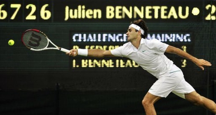 Federer survives scare, Djokovic avoids Czech trap - 1