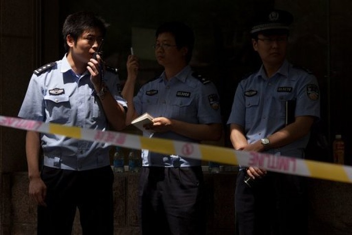 Pollution protestors clash with police in China - 1 Pollution protestors clash with police in China - 1