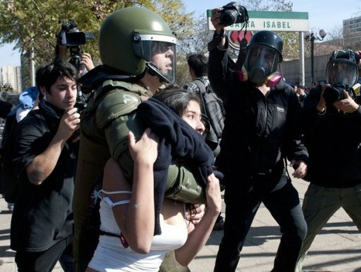 75 arrested as police, protesters clash in Chile - 1