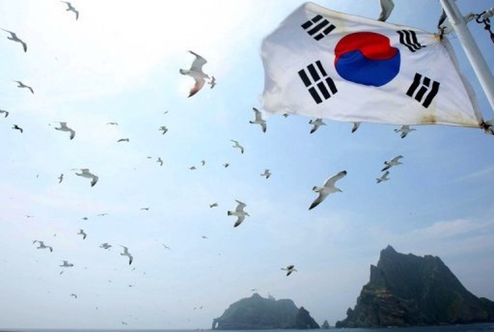S. Korean leader due to visit disputed islands - 1