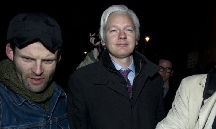 Police guard Ecuador embassy ahead of Assange decision - 1