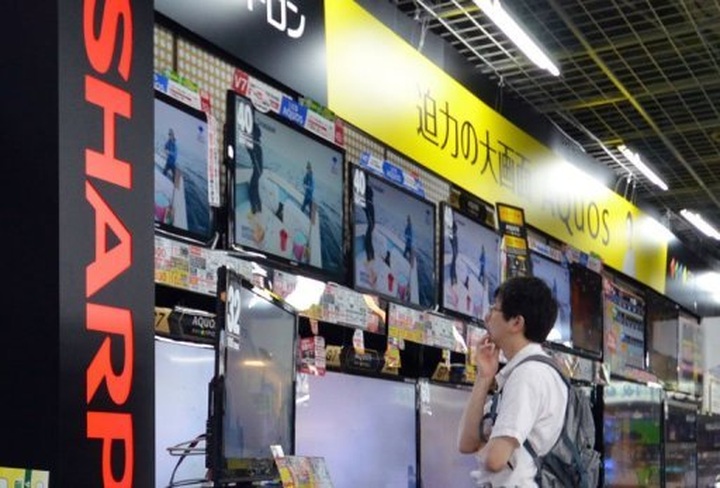 S&P cuts rating on Sharp to junk status - 1 S&P cuts rating on Sharp to junk status - 1