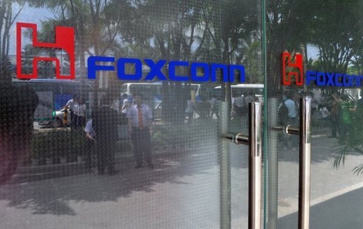 Foxconn shuts China plant after 2,000-strong brawl - 1