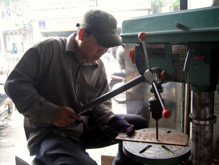 Vietnam companies dragged down by old technology - 1