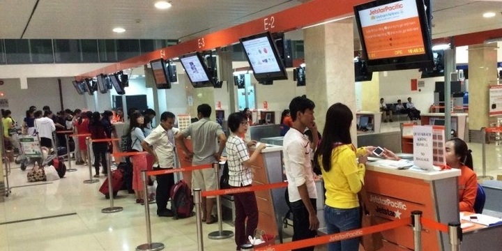 Flight attendant attackers to face high fines - 1