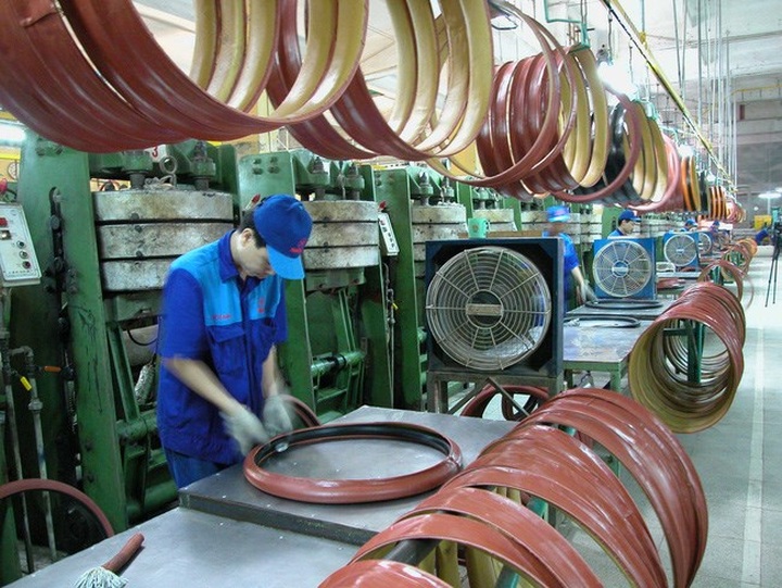 Manufacturing sector’s output rises at near-record pace in November - 1