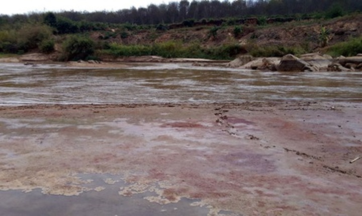 Farmers using river water polluted by cassava factories - 1