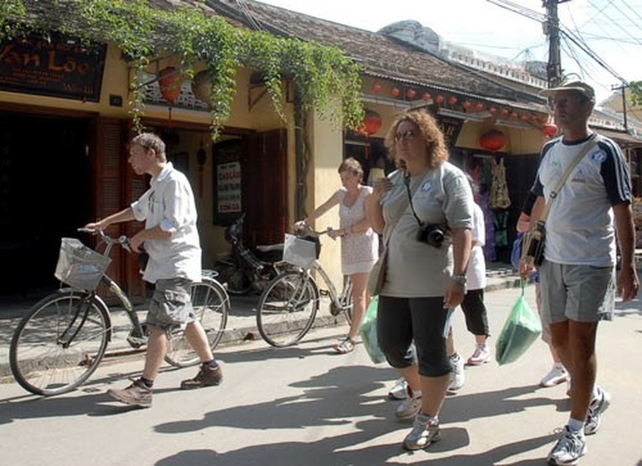 PM asks cities to try out public bikes - 1 PM asks cities to try out public bikes - 1