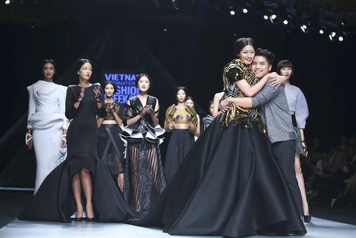 Vietnam Project Runway winner unveils collection in New York - 1