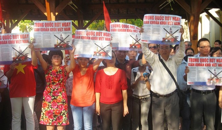 Students in Khanh Hoa gather to protest China's actions - 1 Students in Khanh Hoa gather to protest China's actions - 1