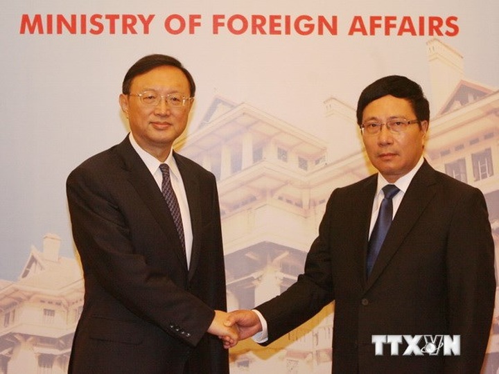 Deputy PM Minh holds talks with Chinese State Councillor - 1