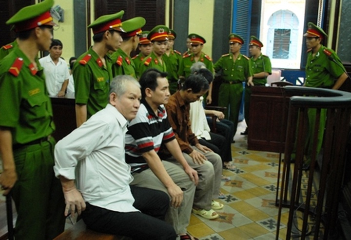 Three sentenced to death for gold robberies and murder - 1 Three sentenced to death for gold robberies and murder - 1