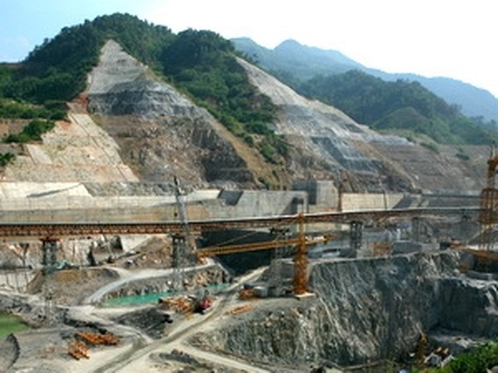 Faster relocation urged for Son La, Lai Chau hydropower plants - 1