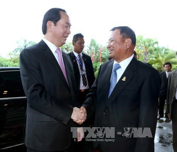 President meets Cambodian legislature, government leaders - 1