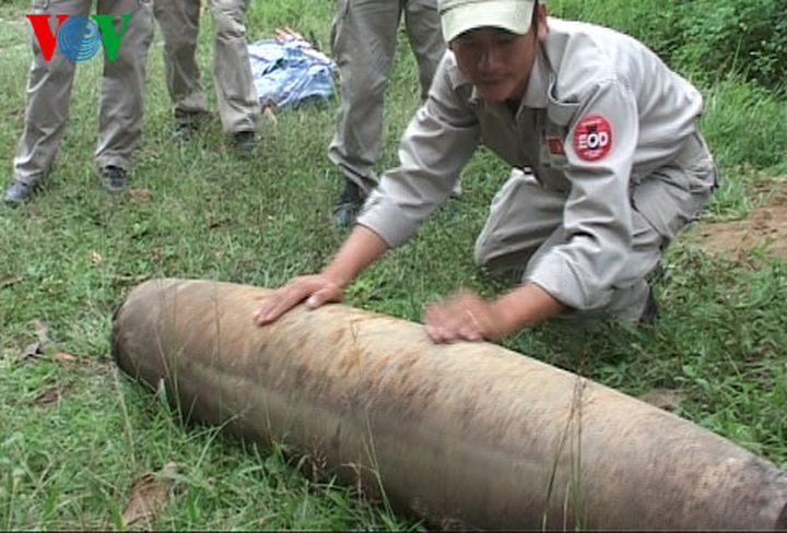 200kg bomb unarmed in Quang Tri province - 1
