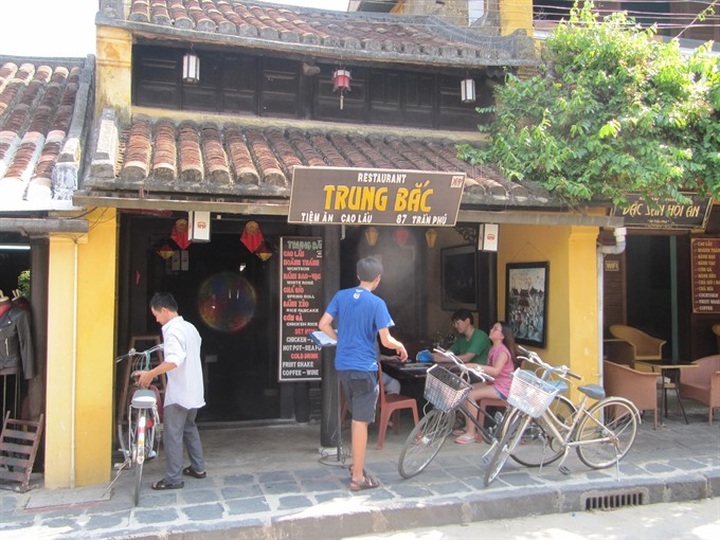 Chefs to test skills of cooking Cao Lầu - 1