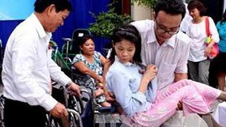 Australian NGO donates wheelchairs to disabled children - 1