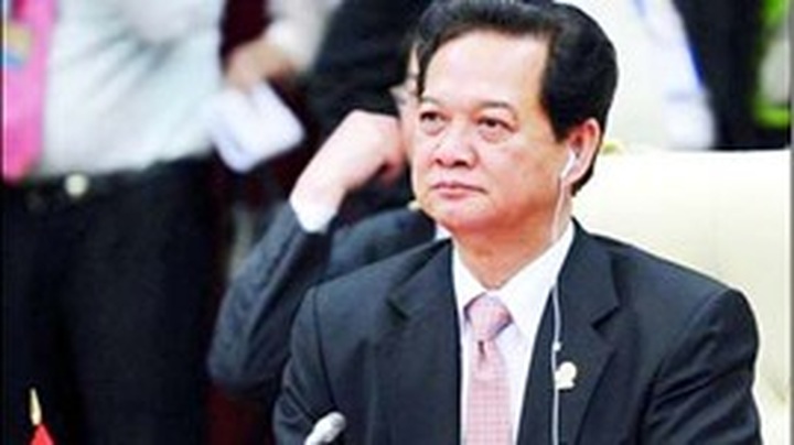 PM Dung leaves for France visit - 1 PM Dung leaves for France visit - 1