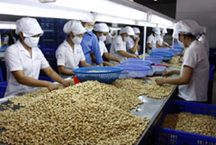 Trade deficit drops, development continues - 1