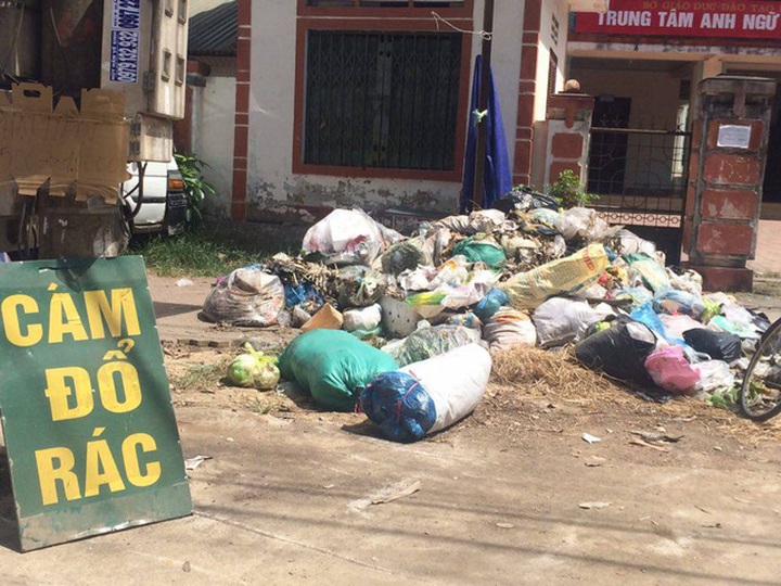 Town filled with rubbish as dumping site overloaded - 6