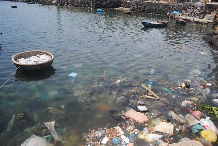 Waste treatment delayed in Vietnam - 2