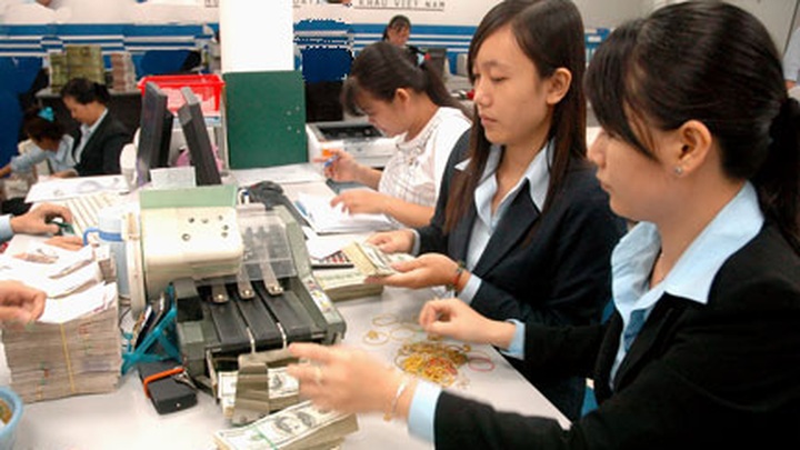 Vietnam in top 10 overseas remittance recipients - 1