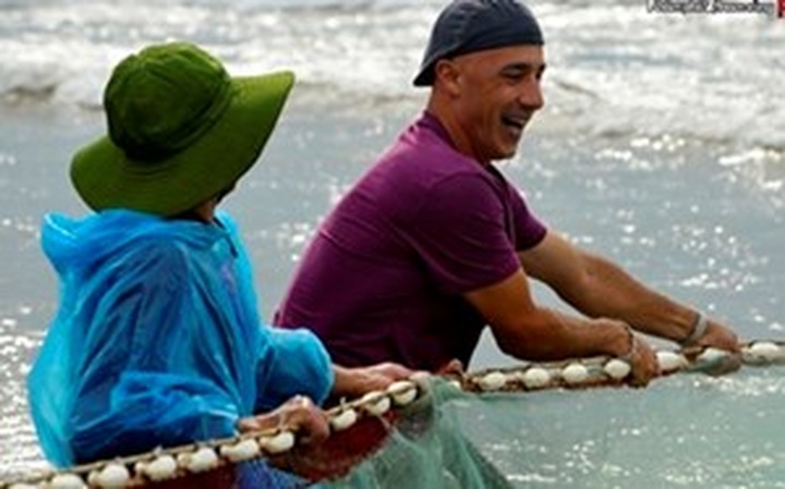 Famous US chef explores Vietnamese cuisine, culture - 2