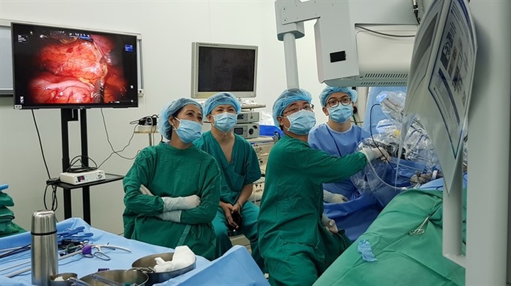 Chợ Rẫy Hospital performs first-ever robot-assisted kidney removal surgery - 1