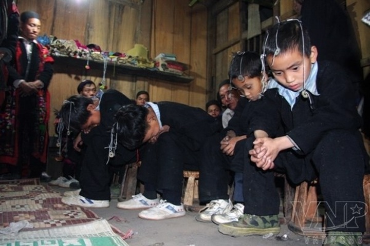 Photos capture ethnic custom - 1