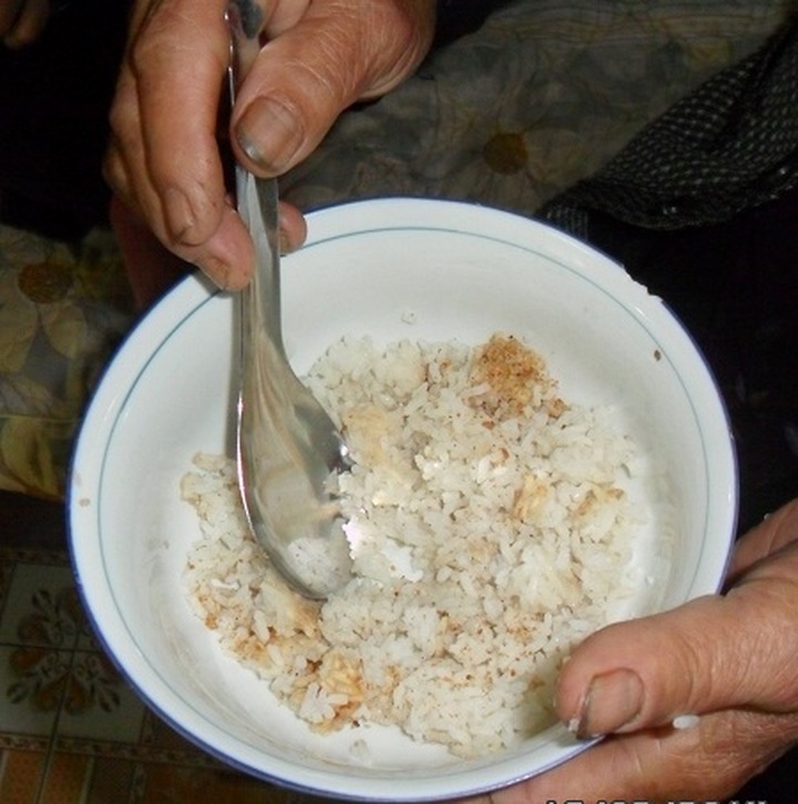 Poor woman with heart disease calls for help - 2 Poor woman with heart disease calls for help - 2