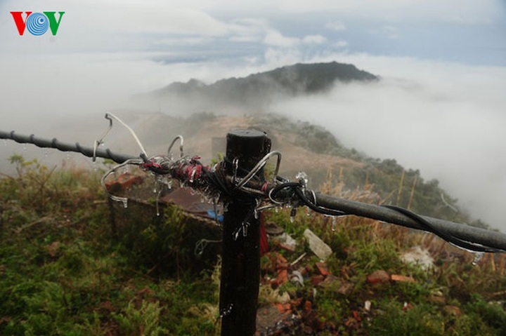 Ice crystallises Mau Son Mountain - 2