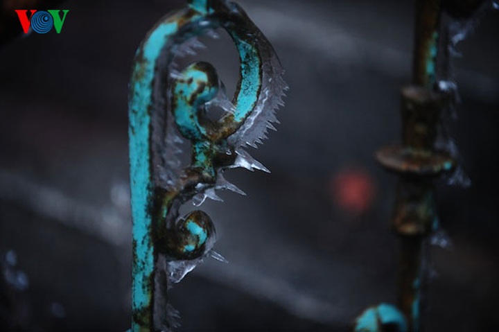 Ice crystallises Mau Son Mountain - 11