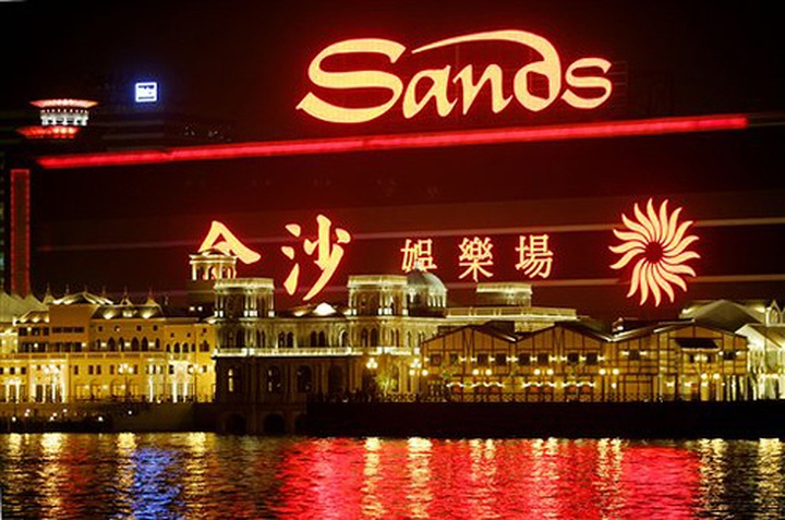 Economist warns about Casino boom in Vietnam - 1