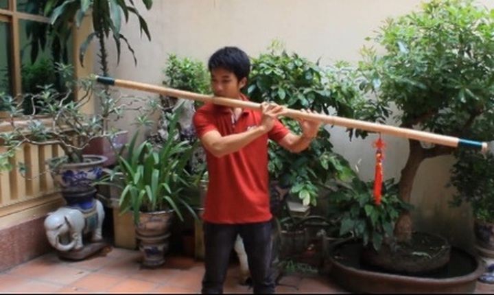 Young man teaches himself the art of flute-making - 1