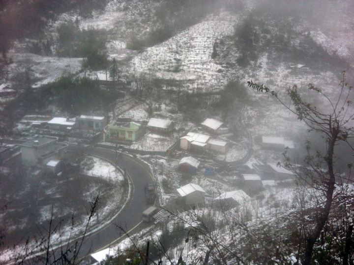 Snow falls in Sapa - 6
