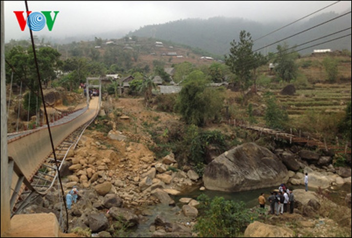 Collapse of suspension bridge kills eight in Lai Chau - 1 Collapse of suspension bridge kills eight in Lai Chau - 1