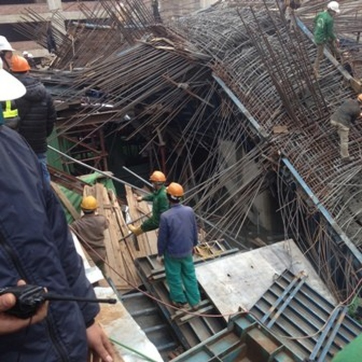 Officials suspended after scaffold collapse - 1 Officials suspended after scaffold collapse - 1