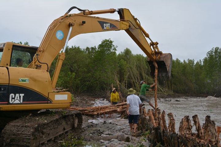 Mekong Delta attacked by erosion - 1