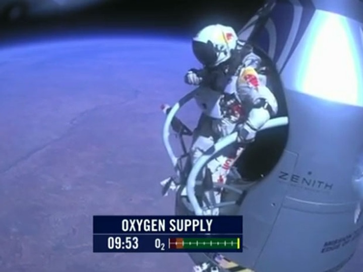Skydiver Felix Baumgartner breaks sound barrier - 1 Skydiver Felix Baumgartner breaks sound barrier - 1