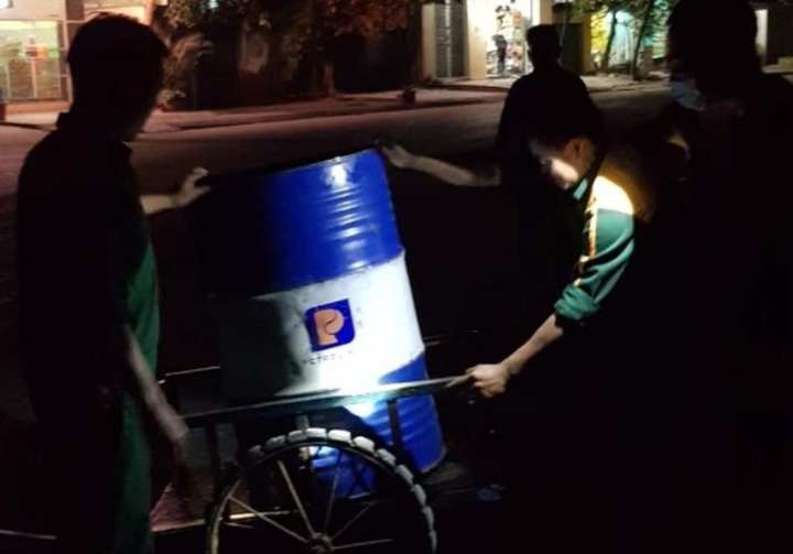 Pollution and fire concerns raised over Thanh Hoa oil spill - 2