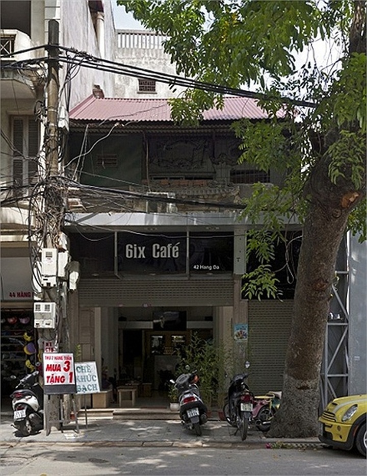 Many old temples in Hanoi turned into hotels, underwear shops - 5