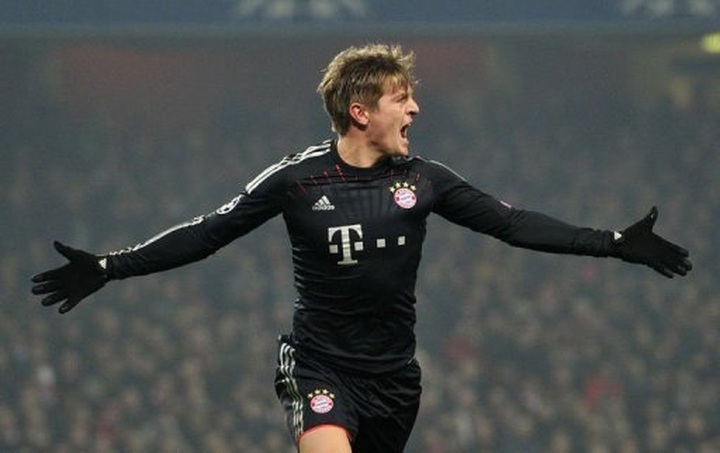 Bristling Bayern blacken Arsenal's nightmare - 1