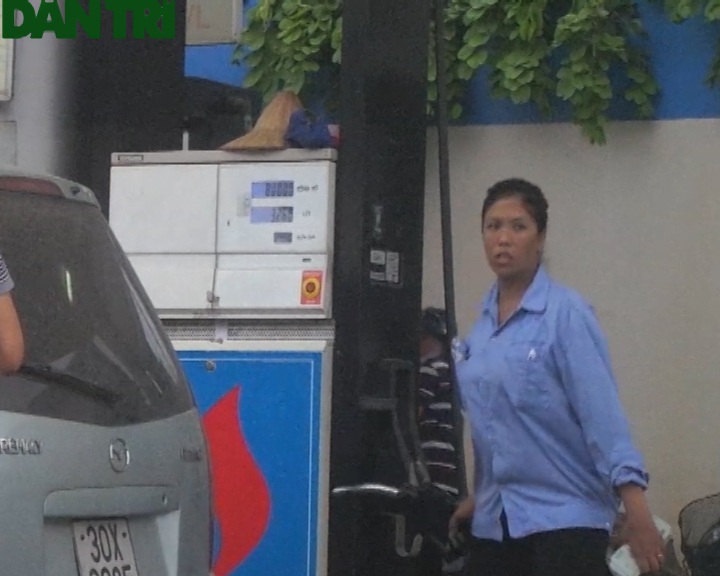 Hanoi petrol stations’ fraudulent sales exposed - 2