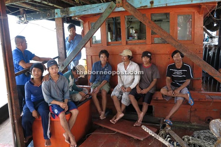 Filipino pirates attack Vietnamese fishermen near Banggi - 2