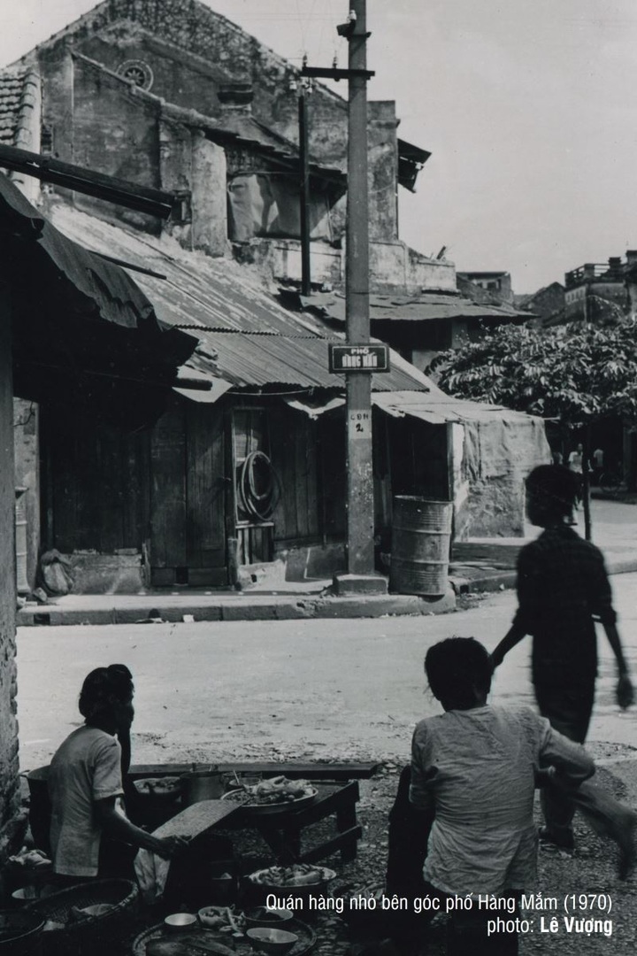 Life in Hanoi decades ago - 6